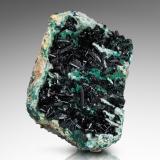 Atacamita<br />Mina Lily, Distrito Umay, Provincia Pisco, Departamento Ica, Perú<br />15 x 10 x 5 cm / cristal principal: 2.2 cm<br /> (Autor: Museo MIM)