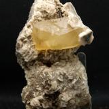Calcita<br />Cantera Candesa, Alto de Verdenueva, Camargo, Comarca Santander, Cantabria, España<br />10.5 x 5 cm,<br /> (Autor: Pedro Antonio)