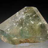 TopacioPonto do Marambaia, Caraí, Vale do Jequitinhonha, Minas Gerais, Brasil34 x 20 x 21 cm / cristal principal: 34.0 cm (Autor: Museo MIM)