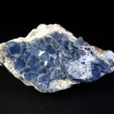 Cuarzo (variedad azul)<br />Concesión Acedo (Cantera Juanona), Juanona, Antequera, Comarca de Antequera, Málaga, Andalucía, España<br />5 x 2,5 cm.<br /> (Autor: Antonio P. López)