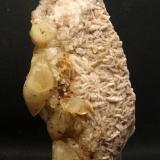 Calcita<br />Cantera Candesa, Alto de Verdenueva, Camargo, Comarca Santander, Cantabria, España<br />13.5 x 6 cm<br /> (Autor: Pedro Antonio)