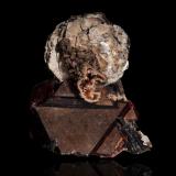 Polylithionita con RodocrositaCantera Poudrette, Mont Saint-Hilaire, La Vallée-du-Richelieu RCM, Montérégie, Québec, Canadá4 x 3,5 x 1 cm (Autor: Museo MIM)