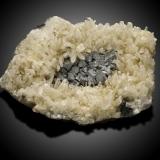 Antimonio con Calcita<br />Minas Lake George Antimony, Lago George, Prince William, Condado York, New Brunswick, Canadá<br />18 x 13 x 6 cm<br /> (Autor: Museo MIM)