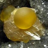 Detail view, fluorite ball diameter approx. 2.5 cm. (Author: Montanpark)