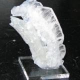 Curved faden quartz with smectite and montmarillonite (Author: Tracy)