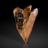 Cerusita<br />Touissit, Distrito Touissit, Provincia Jerada, Región Oriental, Marruecos<br />6.5 x 3.5 x 10.5 cm / cristal principal: 10.2 cm<br /> (Autor: Museo MIM)