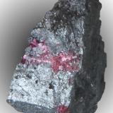 Eritrina<br />Minas Bou Azzer, distrito minero Bou Azzer, Provincia Ouarzazate, Región Drâa-Tafilalet, Marruecos<br />2 x 1 cms<br /> (Autor: José Luis Zamora)