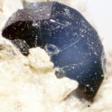 Osumilita<br />Cantera Funtanafigu, Marrubiu, Monte Arci, Provincia Oristano, Cerdeña/Sardegna, Italia<br />< 1 mm<br /> (Autor: José Luis Zamora)