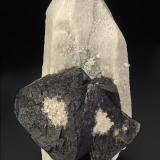 Fluorite, Quartz<br />Huanggang Mines, Hexigten Banner (Kèshíkèténg Qí), Chifeng (Ulanhad), Inner Mongolia Autonomous Region, China<br />17.8 x 9.8 cm<br /> (Author: am mizunaka)