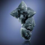 Quartz<br />Hexigten Banner (Kèshíkèténg Qí), Chifeng (Ulanhad), Inner Mongolia Autonomous Region, China<br />8.5 x 6 x 13 cm / main crystal: 5.7 cm<br /> (Author: MIM Museum)