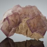 Fluorita, Barita<br />La Cabaña, Valdelmar, zona minera de Berbes, Berbes, Ribadesella, Comarca Oriente, Principado de Asturias (Asturias), España<br />13x9 cm, cristales de hasta 4cm<br /> (Autor: Raul Vancouver)