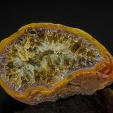 Quartz (variety agate)Arroyo Agate, Condado Etheridge, Queensland, Australia7.3 x 4.5 x 3.8 cm (Author: am mizunaka)