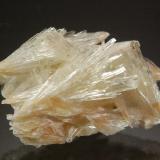 HydroboraciteMina Hisarcik, depósito Emet de boratos, Emet, Distrito Emet, Provincia Kütahya, Región Egeo, Turquía2.2 × 1.5 × 0.8 cm (Author: Michael Shaw)