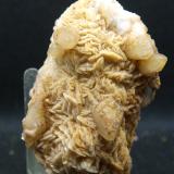 Calcita y Dolomita<br />Cantera Candesa, Alto de Verdenueva, Camargo, Comarca Santander, Cantabria, España<br />8 x 6 cm<br /> (Autor: Pedro Antonio)