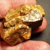 OrtoclasaLa Machota Baja outcrop, La Machota Baja, Barrio de la Estación, Zarzalejo, Comarca Sierra Oeste, Community of Madrid, Spain5 x 3 cm. (Autor: javier ruiz martin)