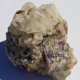 Fluorite, CalciteLead mines, Obernberg am Brenner, Innsbruck-Land District, Tyrol/Tirol, Austria5,5 x 4,5 cm (Author: Volkmar Stingl)