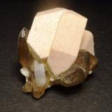 Microclina, Cuarzo (variedad ahumado), AlbitaMas Sever Quarry, Massabè (Mas Ceber), Sils, Comarca La Selva, Gerona / Girona, Catalonia / Catalunya, Spain3 x 2,5 cm. (Autor: javier ruiz martin)