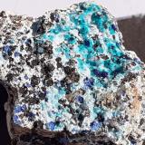 Lavendulan, AzuriteDistrito minero Lavrion, Prefectura Attikí (Attica), Grecia2,5 x 1,8 cm (Author: Volkmar Stingl)