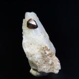 CasiteritaEmbalse de Proserpina, Mérida, Comarca 	Tierra de Mérida - Vegas Bajas, Badajoz, Extremadura, España5 x 3 cm. (Autor: Antonio P. López)