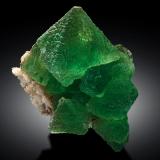 Fluorite<br />Ninghua, Sanming Prefecture, Fujian Province, China<br />30 x 20 x 32 cm / main crystal: 19.5 cm<br /> (Author: MIM Museum)