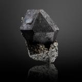 Cafarsite<br />Monte Cervandone, Devero Alp, Baceno, Ossola Valley, Verbano-Cusio-Ossola Province, Piedmont (Piemonte), Italy<br />6 x 4.5 x 5 cm / main crystal: 4.0 cm<br /> (Author: MIM Museum)