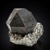 Cafarsita<br />Monte Cervandone, Alpe Devero, Baceno, Valle Ossola, Provincia Verbano-Cusio-Ossola, Piamonte (Piemonte), Italia<br />6 x 4.5 x 5 cm / cristal principal: 4.0 cm<br /> (Autor: Museo MIM)