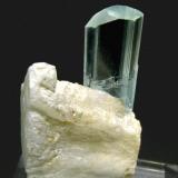 Beryl, albite
Shigar Valley, Skardu, Baltistan, Gilgit-Baltistan, Pakistan
47 mm x 29 mm x 25 mm (Author: Carles Millan)