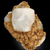 PollucitaProvincia Laghman, Afganistán18 x 15 x 8 cm / cristal principal: 11.2 cm (Autor: Museo MIM)