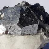 SkutteruditeMina Bouismas, Agdz, distrito minero Bou Azzer, Provincia Zagora, Región Drâa-Tafilalet, Marruecos4,5 x 3,5 cm (Author: Volkmar Stingl)