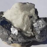 SkutteruditeMina Bouismas, Agdz, distrito minero Bou Azzer, Provincia Zagora, Región Drâa-Tafilalet, Marruecos4,5 x 3,5 cm (Author: Volkmar Stingl)