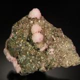 Rhodochrosite on PyriteMina N'Chwaning II, Zona minera N'Chwaning, Kuruman, Kalahari manganese field (KMF), Provincia Septentrional del Cabo, Sudáfrica4.9 x 3.9 x 1.3 cm (Author: Michael Shaw)