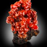 Wulfenite<br />Jianshan Mine, Ruoqiang, Bayin'gholin Autonomous Prefecture, Xinjiang Uyghur Autonomous Region, China<br />11.5 x 8 x 5.5 cm / main crystal: 1.4 cm<br /> (Author: MIM Museum)