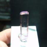 Espodumena (variedad kunzita)<br />Kuran Wa Munjan, Badakhshan, Afganistán<br />10x30 mm<br /> (Autor: Ignacio)