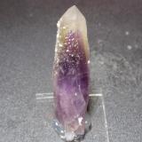 Cuarzo (variedad amatista)<br />Mina Chala, Spachievo, Municipio Mineralni Bani, Haskovo Oblast, Bulgaria<br />15x50 mm<br /> (Autor: Ignacio)