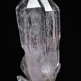 Quartz<br />Jinkouhe District, Leshan Prefecture, Sichuan Province, China<br />12.8 x 4.0 cm<br /> (Author: am mizunaka)