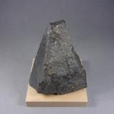 Stannita<br />Wheal Jane, filón Moore Shaft, Baldhu, Kea, Distrito Camborne - Redruth - Saint Day, Cornwall, Inglaterra / Reino Unido<br />9,5 x 8,2 x 3,7 cm.  567 g.<br /> (Autor: J. G. Alcolea)