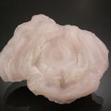 Quartz (variety chalcedony)Mopah Spring, Desierto Turtle Mountain, Condado San Bernardino, California, USA5.2 x 3.9 x 2.1 cm (Author: Michael Shaw)