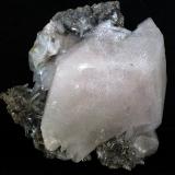 Calcita (variedad manganocalcita)<br />Perú<br />11 x 10 cm<br /> (Autor: Pedro Antonio)