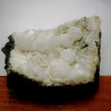 Analcima con Thomsonita-Ca y Mesolita.Cantera Scottstown Quarry (Cantera Cross Moorfield), Ballymena, Condado Antrim, Irlanda del Norte / Reino Unido9x7 cm. (Autor: panchito28)