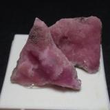Calcita (variedad cobaltífera)<br />Mina San Carlos, Barranco del Sein, San Juan de Plan, Comarca Sobrarbe, Huesca, Aragón, España<br />30x25 mm<br /> (Autor: Ignacio)