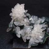Calcita con Celadonita<br />Iraí, Región Alto Uruguai, Rio Grande do Sul, Brasil<br />50x45 mm<br /> (Autor: Ignacio)