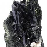 Aegirina<br />Monte Malosa (lado Noroeste), Distrito Zomba, Malawi<br />9X3X3 cm<br /> (Autor: Luis Edmundo Sánchez Roja)