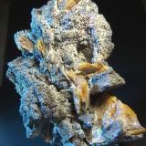 WulfenitaMina Erupción (Mina Ahumada), Sierra de Los Lamentos, Municipio Ahumada, Chihuahua, México7 x 9 cm. (Autor: Felipe Abolafia)
