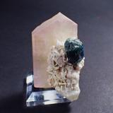 Spodumene (variety kunzite), Elbaite (variety indicolite)(Tourmaline Group), Albite and QuartzValle Kunar (Konar), Provincia Kunar (Konar), Afganistán65 mm x 40 mm x 35 mm (Author: Don Lum)