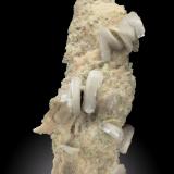 Bertrandita<br />Pegmatita Golconda, Governador Valadares, Vale do Rio Doce, Minas Gerais, Brasil<br />9 x 8 x 21 cm / cristal principal: 4.1 cm<br /> (Autor: Museo MIM)