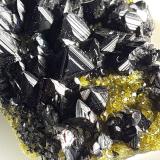 Magnetite, EpidoteKhogyani District, Nangarhar Province, Afghanistan2,5 x 2 cm (Author: Volkmar Stingl)