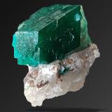 Dioptasa<br />Mina Tsumeb, Tsumeb, Región Otjikoto, Namibia<br />1,5 cm (cristal)<br /> (Autor: srm13151)