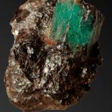Berilo (variedad esmeralda)<br />Yacimiento de Esmeraldas, A Franqueira, A Cañiza, Comarca Paradanta, Pontevedra, Galicia / Galiza, España<br />2cm (cristal)<br /> (Autor: srm13151)