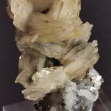 Baryte<br />Bou Nahas Mine, Oumjrane mining area, Alnif Commune, Tinghir Province, Drâa-Tafilalet Region, Morocco<br />5 cm x 8,5 cm<br /> (Author: Enrique Llorens)