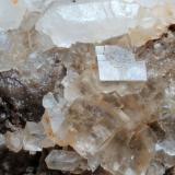 Fluorita<br />Cantera Fuentecilla, Cabezo del Polovar, Villena, Comarca Alto Vinalopó, Alicante / Alacant, Comunidad Valenciana / Comunitat Valenciana, España<br />55 x 40 x 18 mm<br /> (Autor: José Luis Zamora)